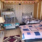 אתר קמפינג Shannon Estuary Glamping Budget-sustainable-biodiversity Habitat--rustic-countryside Effernan