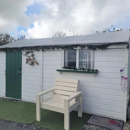 אתר קמפינג Shannon Estuary Glamping Budget-sustainable-biodiversity Habitat--rustic-countryside Effernan