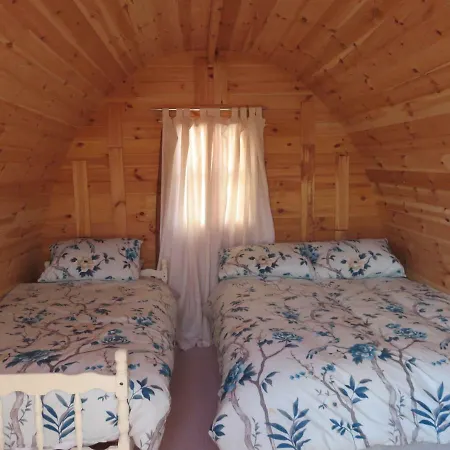 אתר קמפינג Shannon Estuary Glamping Budget-sustainable-biodiversity Habitat--rustic-countryside *